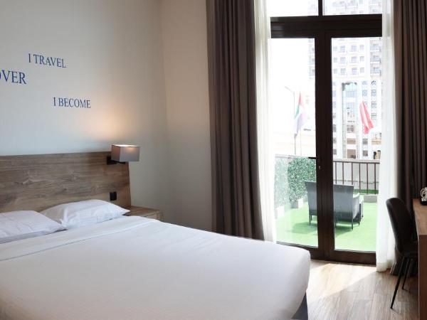 Kingsgate Al Jaddaf Hotel by Millennium : photo 1 de la chambre chambre king de luxe avec terrasse