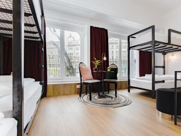 Maverick Ensuites : photo 1 de la chambre lit simple dans un dortoir de 6 lits réservé aux femmes