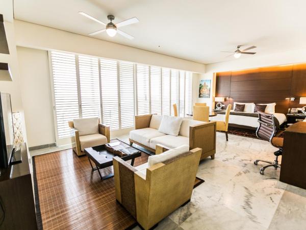 Palacio Mundo Imperial Riviera Diamante Acapulco All Inclusive : photo 1 de la chambre suite master lit king-size – vue sur diamante 