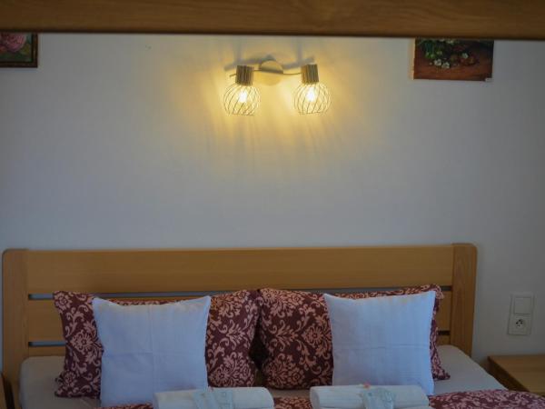 Pension Vyhlídka : photo 2 de la chambre chambre double avec balcon