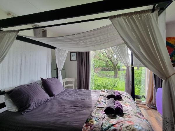 City Farmer-Amsterdam, Stay, Inn, Loft, Bed, Bike and Breakfast : photo 1 de la chambre chambre familiale avec salle de bains privative