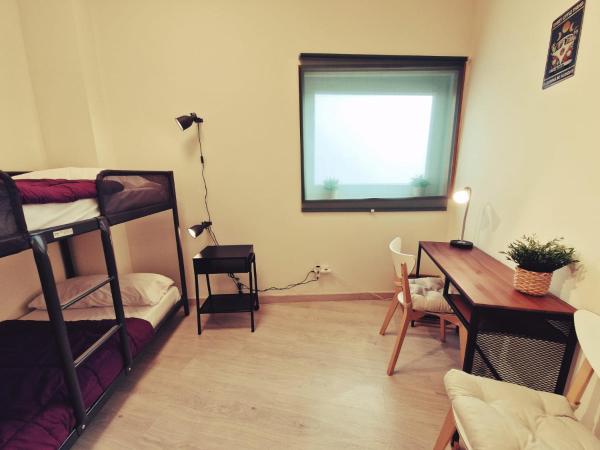 Albergue SIXTOs no Caminho : photo 1 de la chambre chambre double avec salle de bains commune