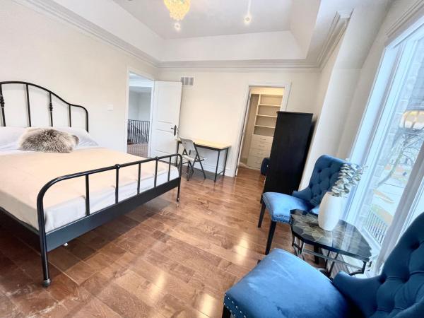 Vihome-104-Beautiful house near North York Center : photo 3 de la chambre chambre double avec salle de bains privative