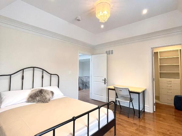 Vihome-104-Beautiful house near North York Center : photo 2 de la chambre chambre double avec salle de bains privative
