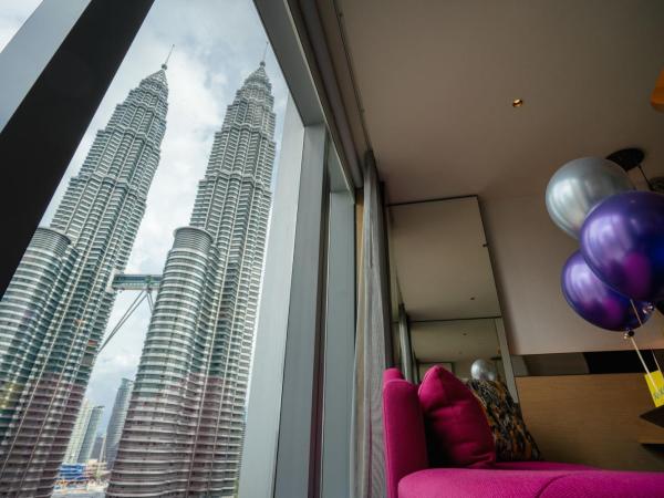 W Kuala Lumpur : photo 7 de la chambre marvelous king suite with twin tower view