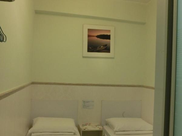 Li Cheng Guesthouse : photo 5 de la chambre petite chambre lits jumeaux