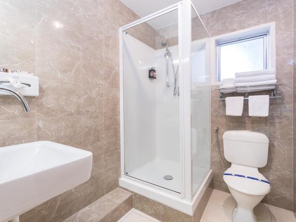 Best Western Newmarket Inn & Suites : photo 6 de la chambre kitchen triple