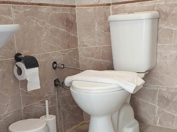 İlkim Butik Otel : photo 8 de la chambre chambre double avec balcon (2 adultes + 1 enfant)