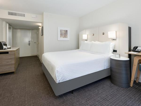 Crowne Plaza Hotel Dallas Downtown, an IHG Hotel : photo 3 de la chambre chambre lit queen-size – baignoire adaptée aux personnes à mobilité réduite