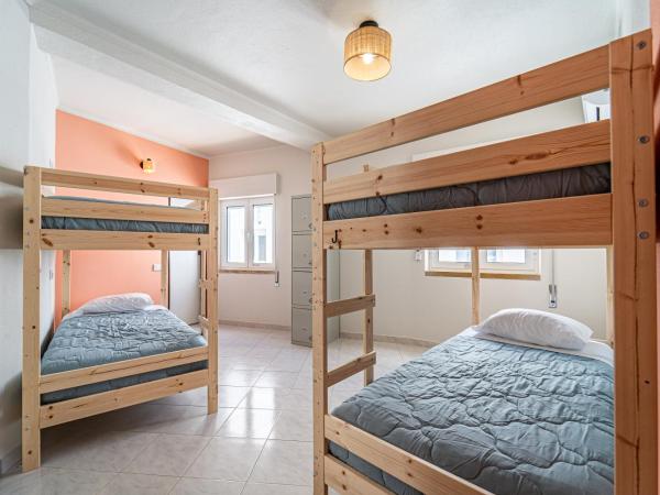 Sandy Bottoms Hostel : photo 6 de la chambre lit dans dortoir pour femmes de 4 lits