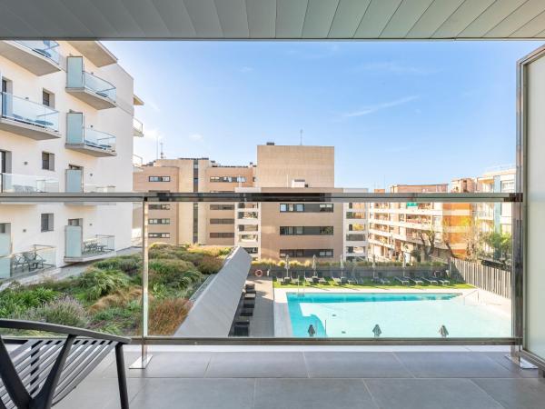 Astari : photo 5 de la chambre chambre double avec terrasse - vue sur piscine 
