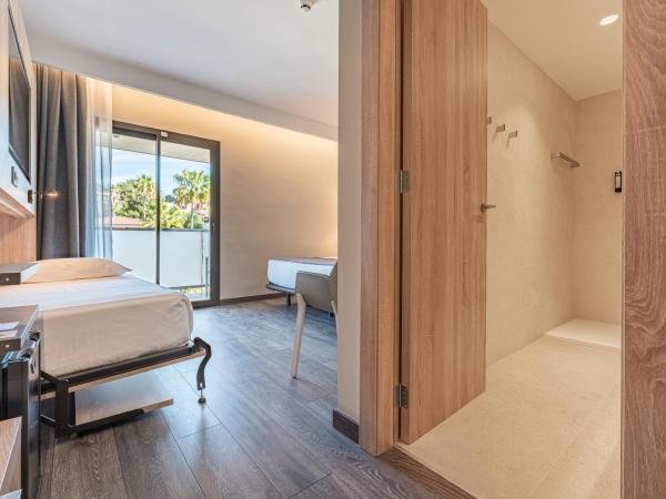 Astari : photo 2 de la chambre chambre double avec balcon (2 adultes + 1 enfant)