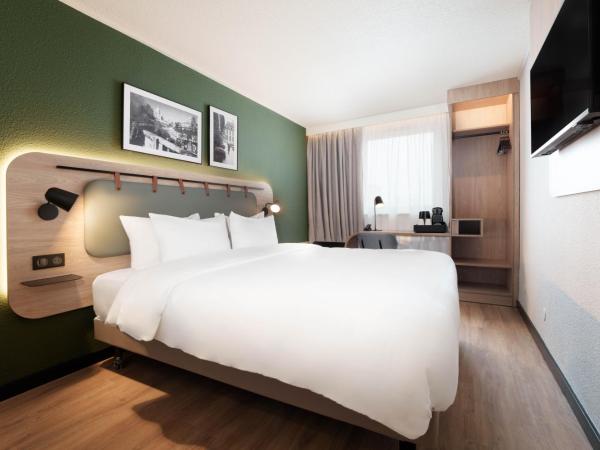 Campanile Prime Paris 19 - La Villette : photo 1 de la chambre chambre supérieure lit king-size