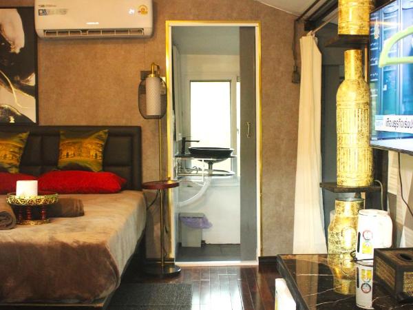 Do Dee Cafe Bangkok Hostel : photo 5 de la chambre chambre lit queen-size - vue sur jardin