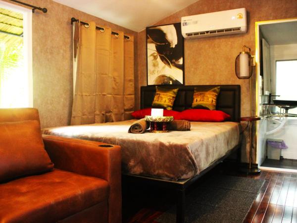 Do Dee Cafe Bangkok Hostel : photo 4 de la chambre chambre lit queen-size - vue sur jardin