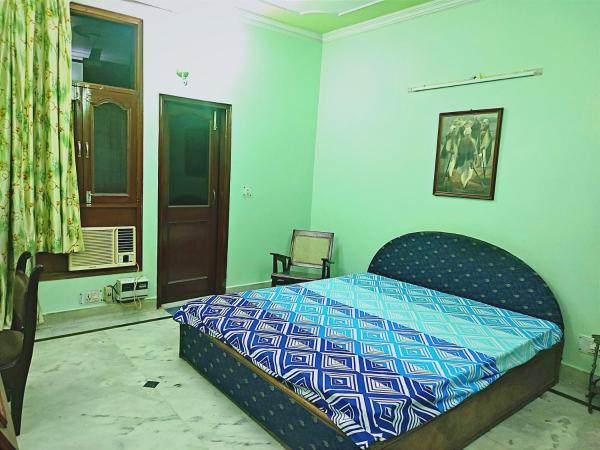 Gurmehar's Residence : photo 1 de la chambre chambre double avec salle de bains privative