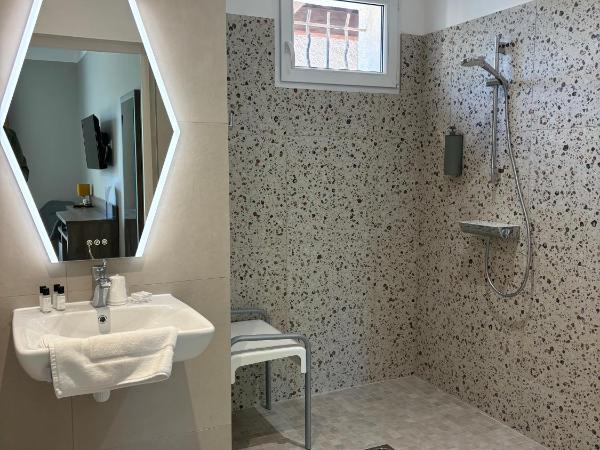 Hôtel Astria : photo 4 de la chambre chambre triple - vue sur mer