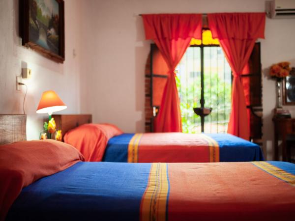 Hotel Azteca : photo 3 de la chambre chambre triple supérieure