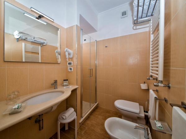 Hotel Villa Svizzera Terme : photo 3 de la chambre chambre double ou lits jumeaux confort 