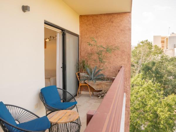 Penthouse retreat in Tulum with private rooftop: Casa Paramar PH with 2BR 3BTH, rooftop Oasis, and plunge pool Paradise : photo 2 de la chambre appartement deluxe