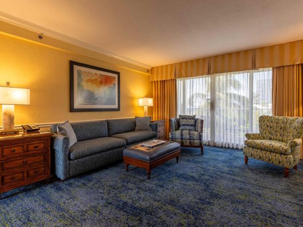 The Lago Mar Beach Resort and Club : photo 1 de la chambre suite lit king-size - vue sur mer