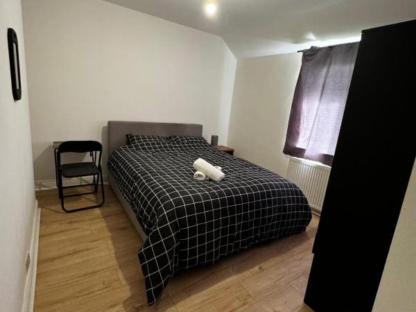 Deluxe Double Bedroom Manchester : photo 1 de la chambre chambre double avec salle de bains commune