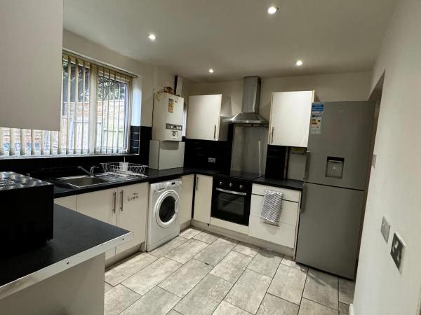 Deluxe Double Bedroom Manchester : photo 4 de la chambre chambre double avec salle de bains commune