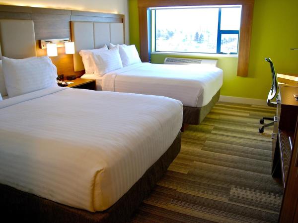 Holiday Inn Express Vancouver Airport-Richmond, an IHG Hotel : photo 1 de la chambre chambre avec 2 grands lits queen-size