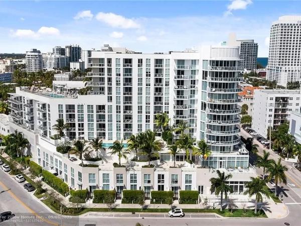 The Glamour of Upscale Downtown Ft. Lauderdale : photo 1 de la chambre appartement avec balcon