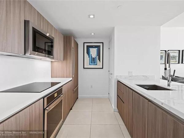 The Glamour of Upscale Downtown Ft. Lauderdale : photo 8 de la chambre appartement avec balcon