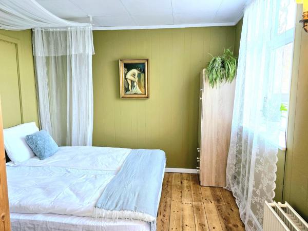 Guesthouse 'Blue House' in vintage villa&garden : photo 9 de la chambre chambre double avec salle de bains privative