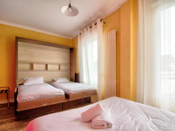 Logis Hôtel Des Châteaux De La Loire : photo 4 de la chambre chambre quadruple standard