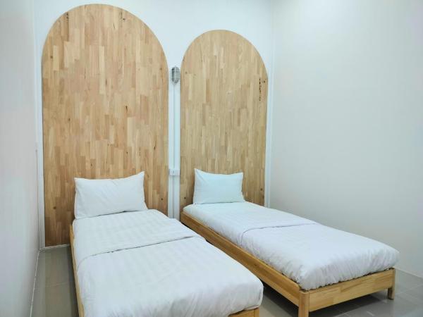 Cicada Hotel Kanchanaburi : photo 4 de la chambre chambre familiale