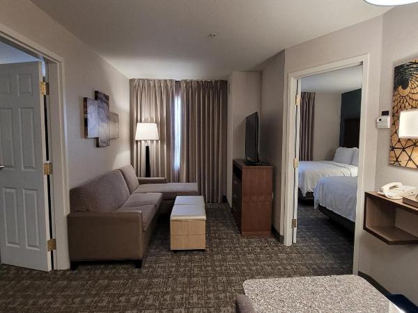Staybridge Suites - Calgary Airport, an IHG Hotel : photo 6 de la chambre suite familiale