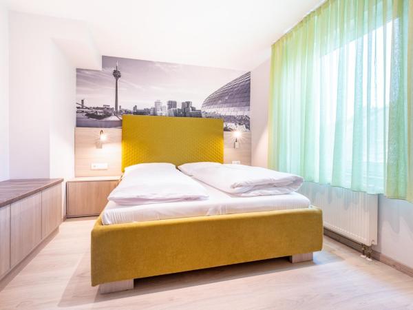 HOTEL Am Spichernplatz : photo 9 de la chambre chambre familiale