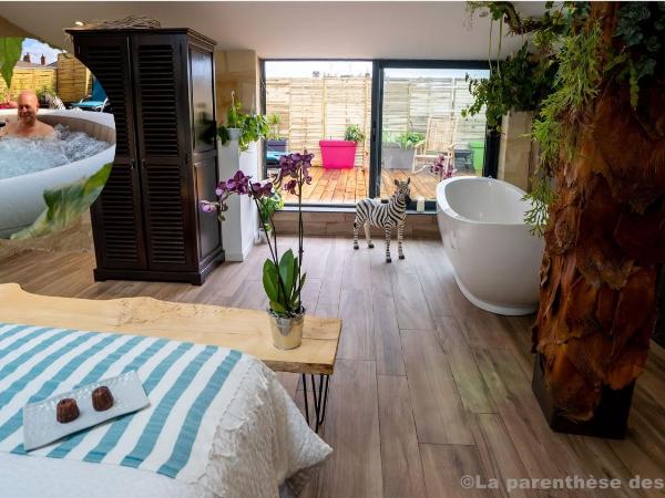 La Parenthèse des Capucins - Maison d'hôtes Bordeaux : photo 1 de la chambre chambre lit king-size avec baignoire spa
