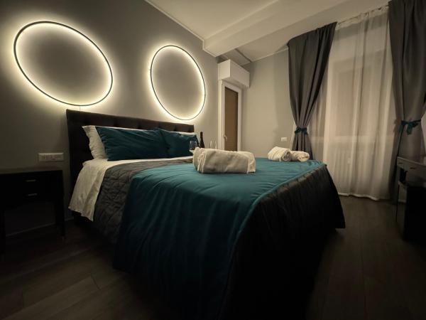 MEG Glamour Suite : photo 3 de la chambre chambre lit king-size avec baignoire spa