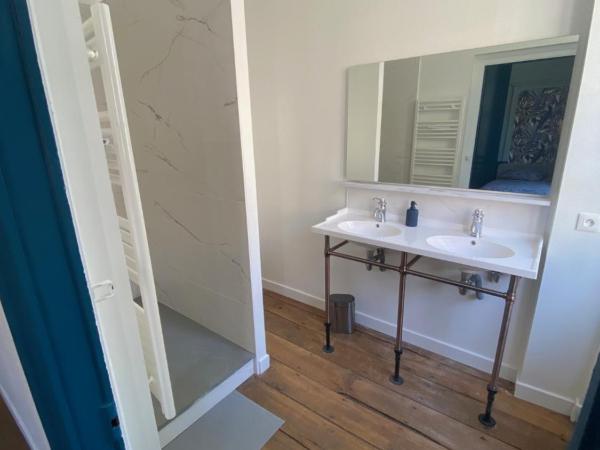 Chez Victor H : photo 6 de la chambre chambre double familiale