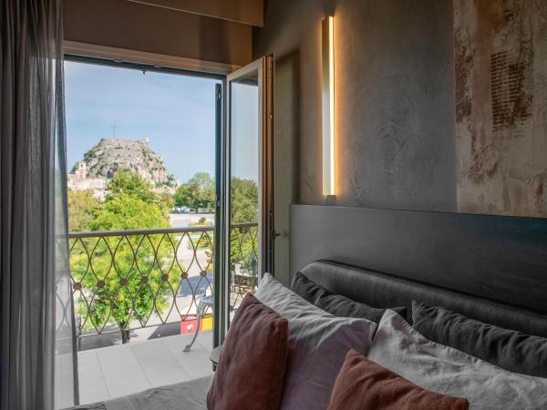 Arcadion Hotel : photo 10 de la chambre suite junior - vue sur place liston