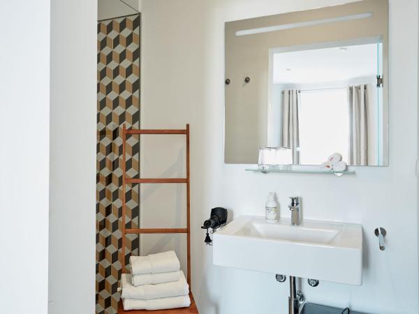 Casa Apollo Guesthouse : photo 1 de la chambre chambre lit queen-size - vue sur jardin