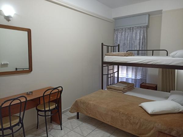 Elite Hotel : photo 3 de la chambre chambre familiale avec salle de bains privative