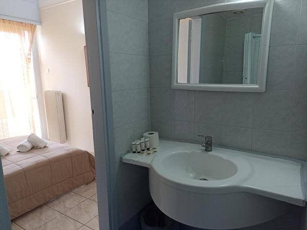Elite Hotel : photo 10 de la chambre chambre familiale avec salle de bains privative