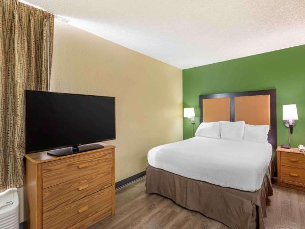 Extended Stay America Select Suites - Jacksonville Salisbury Rd Southpoint : photo 1 de la chambre studio de luxe avec 1 lit queen-size - non-fumeurs