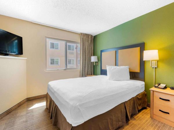 Extended Stay America Select Suites - Jacksonville Salisbury Rd Southpoint : photo 1 de la chambre suite 1 chambre avec 1 lit queen-size - non-fumeurs