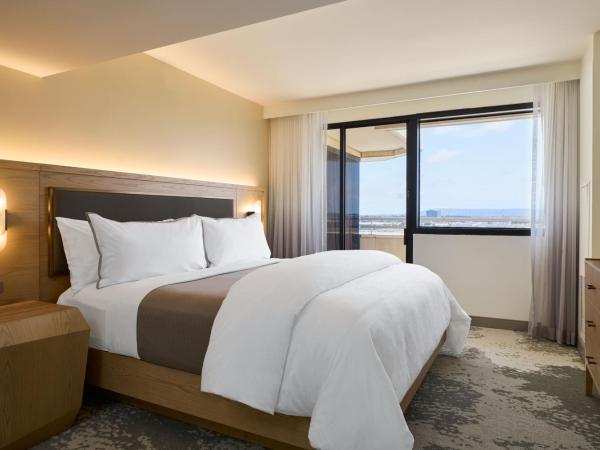 The Westin Los Angeles Airport : photo 5 de la chambre suite d'angle deluxe plus spacieuse avec 1 lit king-size