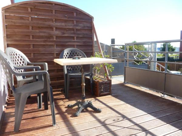 Chambre d'hôte Fleur de Potager : photo 9 de la chambre chambre triple avec terrasse