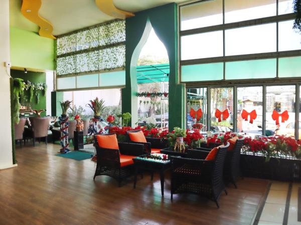 Anantra Pattaya Resort : photo 9 de la chambre chambre lits jumeaux de luxe avec vue sur la piscine