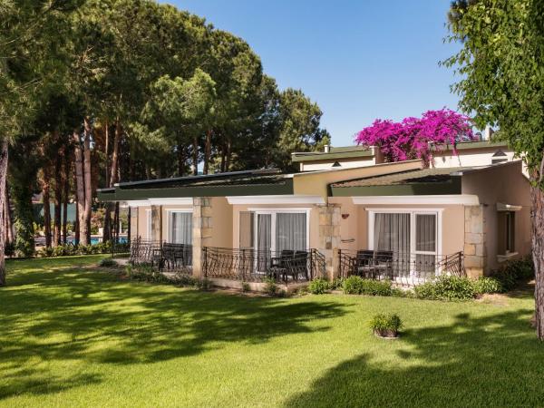 Pine Beach Belek : photo 2 de la chambre chambre familiale club jardin