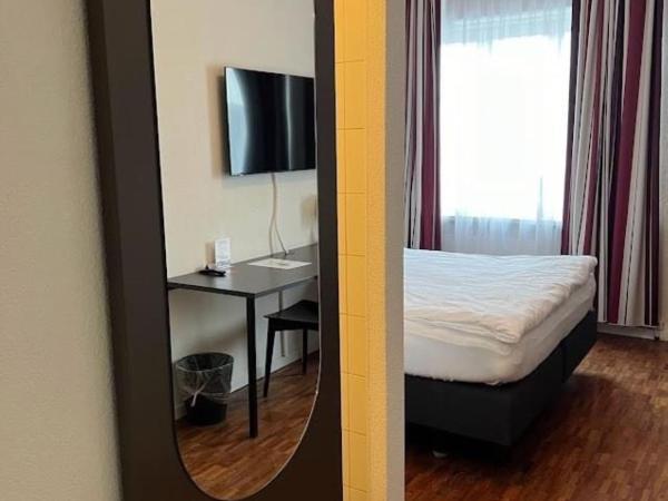 Hotel Hottingen : photo 4 de la chambre petite chambre lits jumeaux