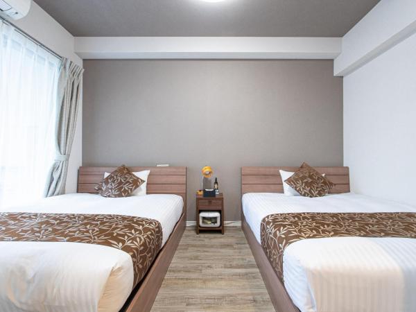 Dream Inn Hakata : photo 3 de la chambre 【main building】2 double beds room with sofa - non-smoking